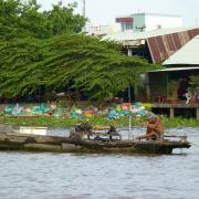 Floating Market: En chemin pour le travail/On the way to work