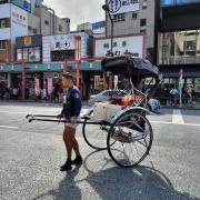 30oct: rickshaw..poussé un homme moderne…