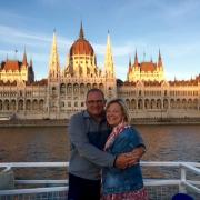 Budapest:  Devant le parlement