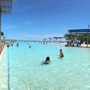 Piscine sur l'Esplanade puisque crocodiles dans la mer!