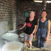 Vespa Tour: Fabrication de nouilles de riz/Making rice noodles