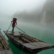 Halong Bay: notre rameuse/Our rower