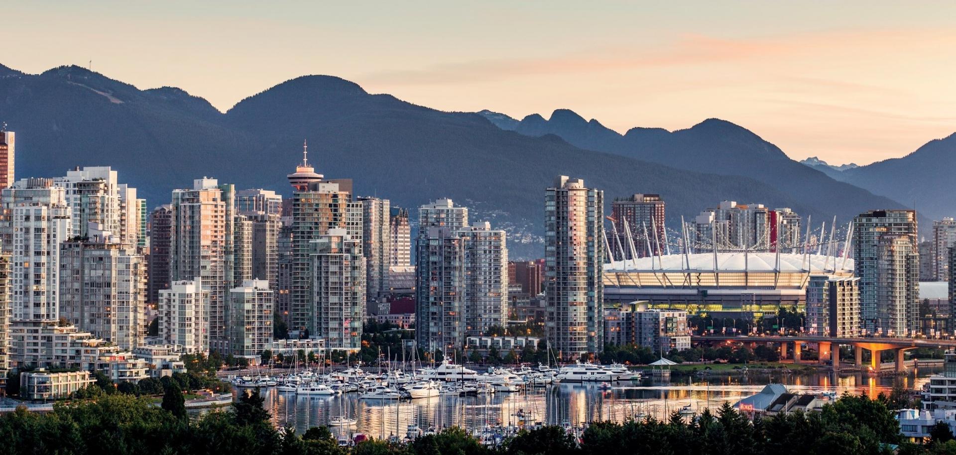 2 6787 vancouver skyline 2100x1000