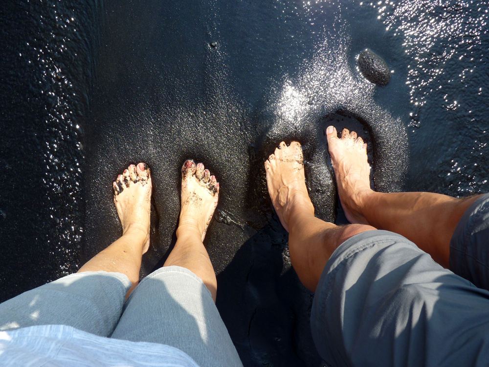 Black sand beach hawaii 02 2017