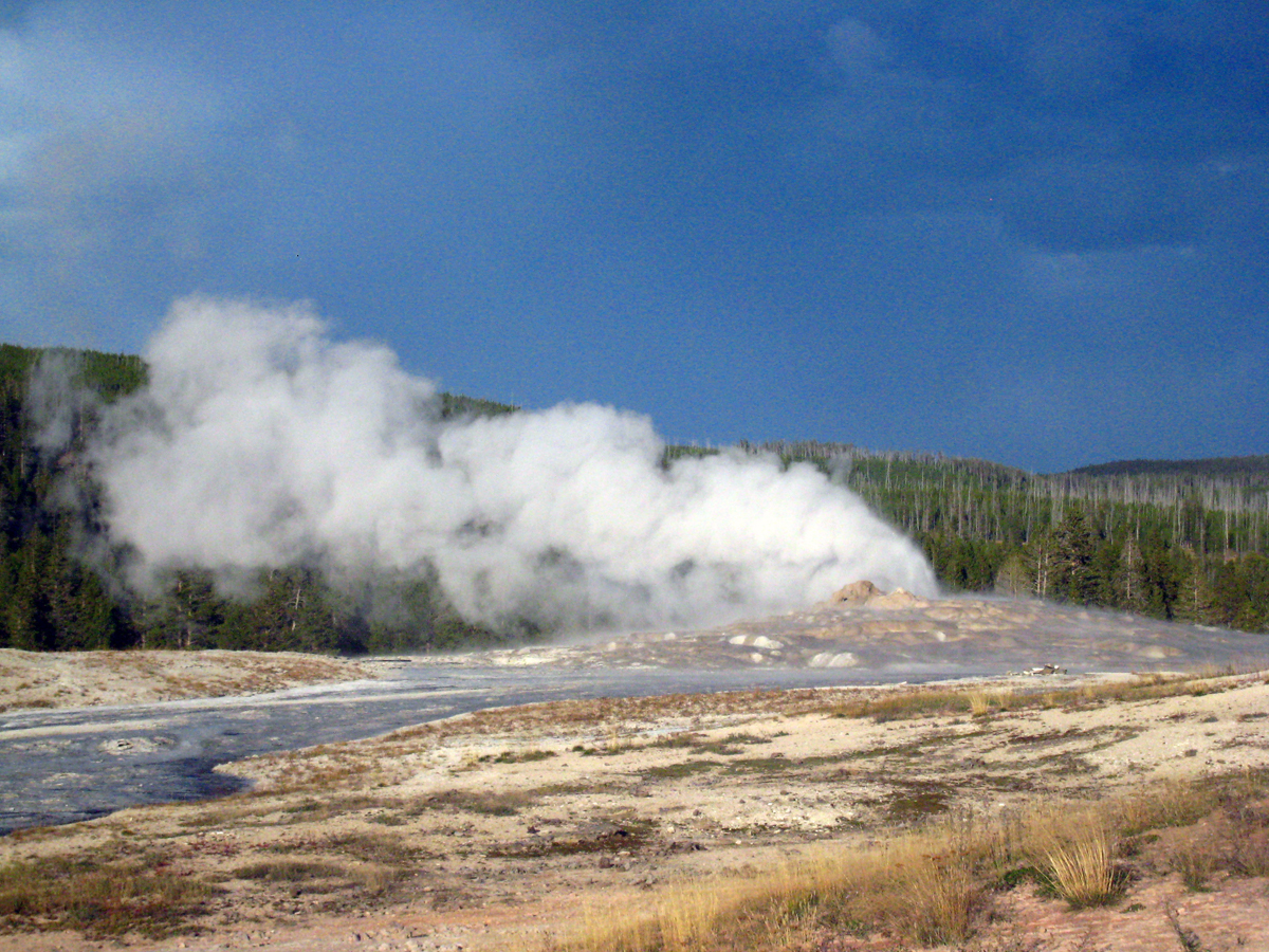 Old faithfull yellowstone 09 2014